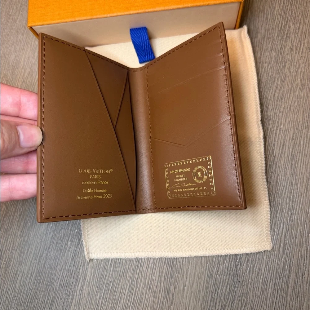 LV P9 Pocket Organizer - Picture 4 of 4